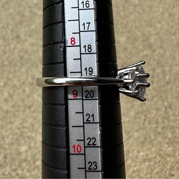 NEW White Gold Plated 3 Round Sparkling Clear Crystal CZ Stone Ring Size 8.75 - Picture 6 of 8